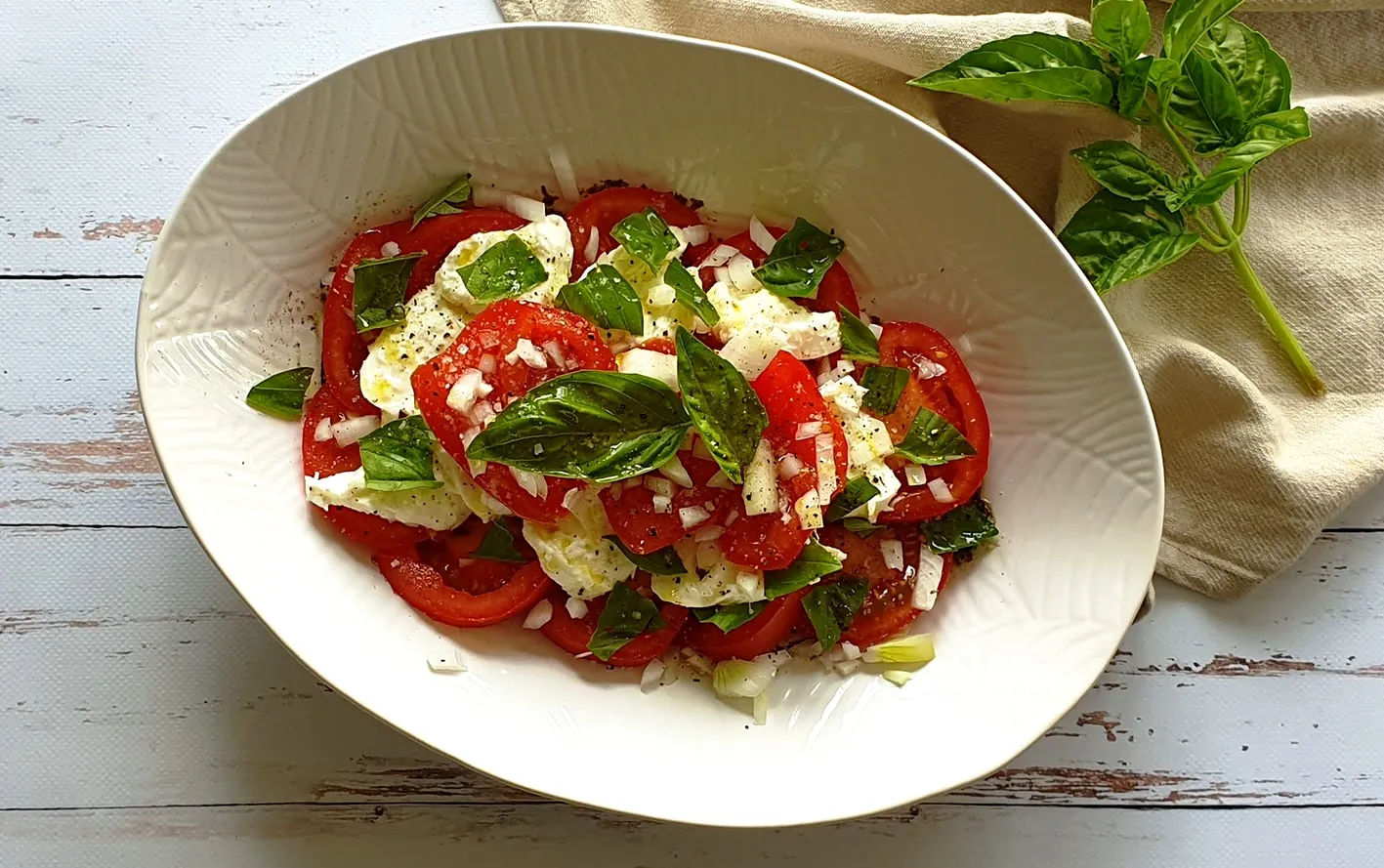 Salade tomate mozzarella sauce pisto